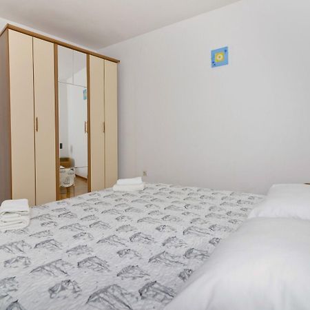 Apartments Ive - With Sea View Тисно Екстериор снимка
