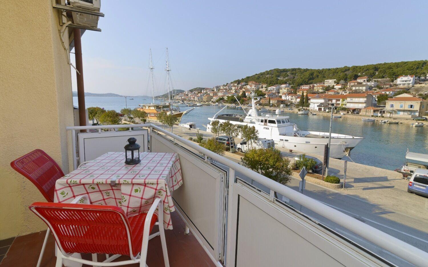 Apartments Ive - With Sea View Тисно Екстериор снимка