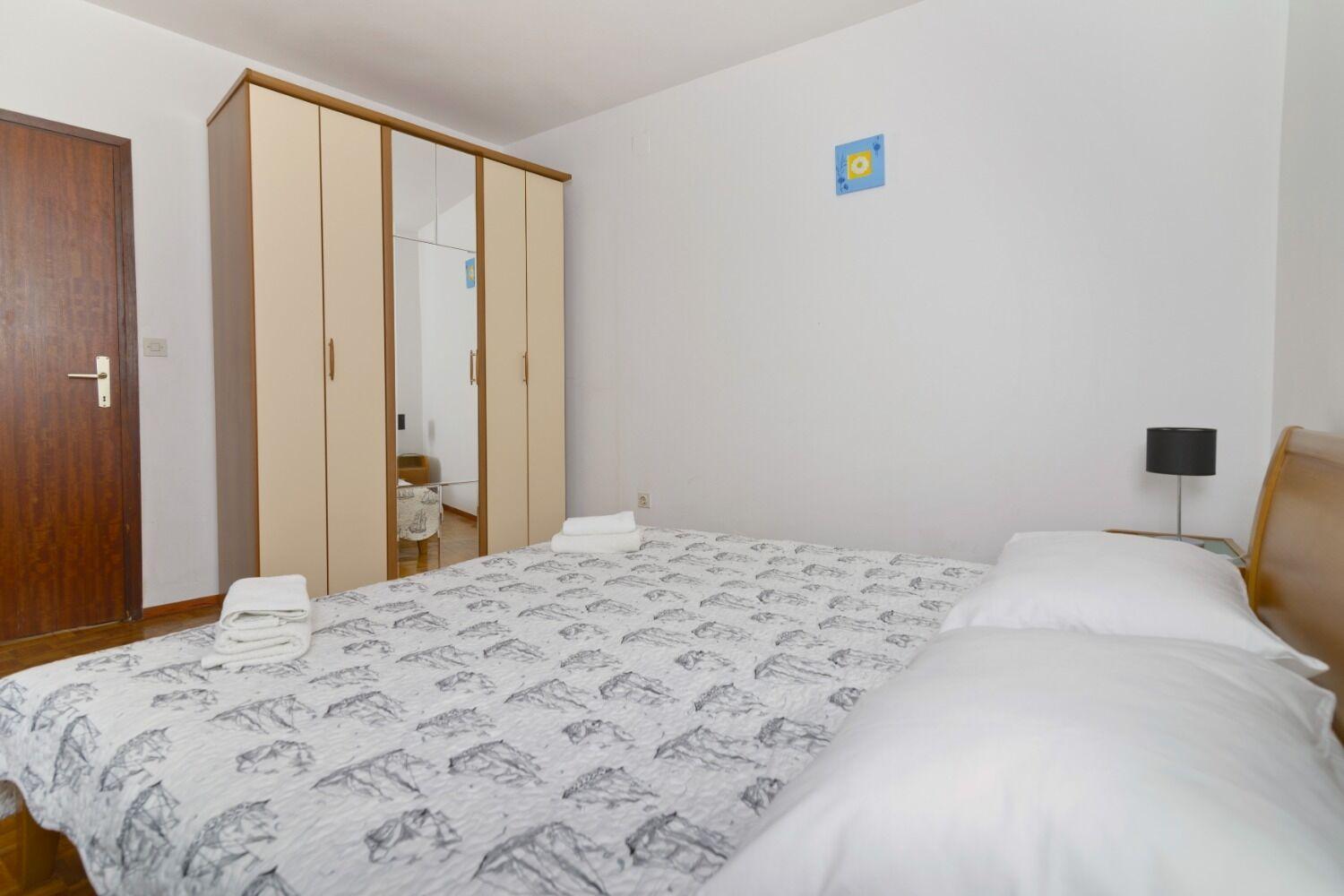 Apartments Ive - With Sea View Тисно Екстериор снимка