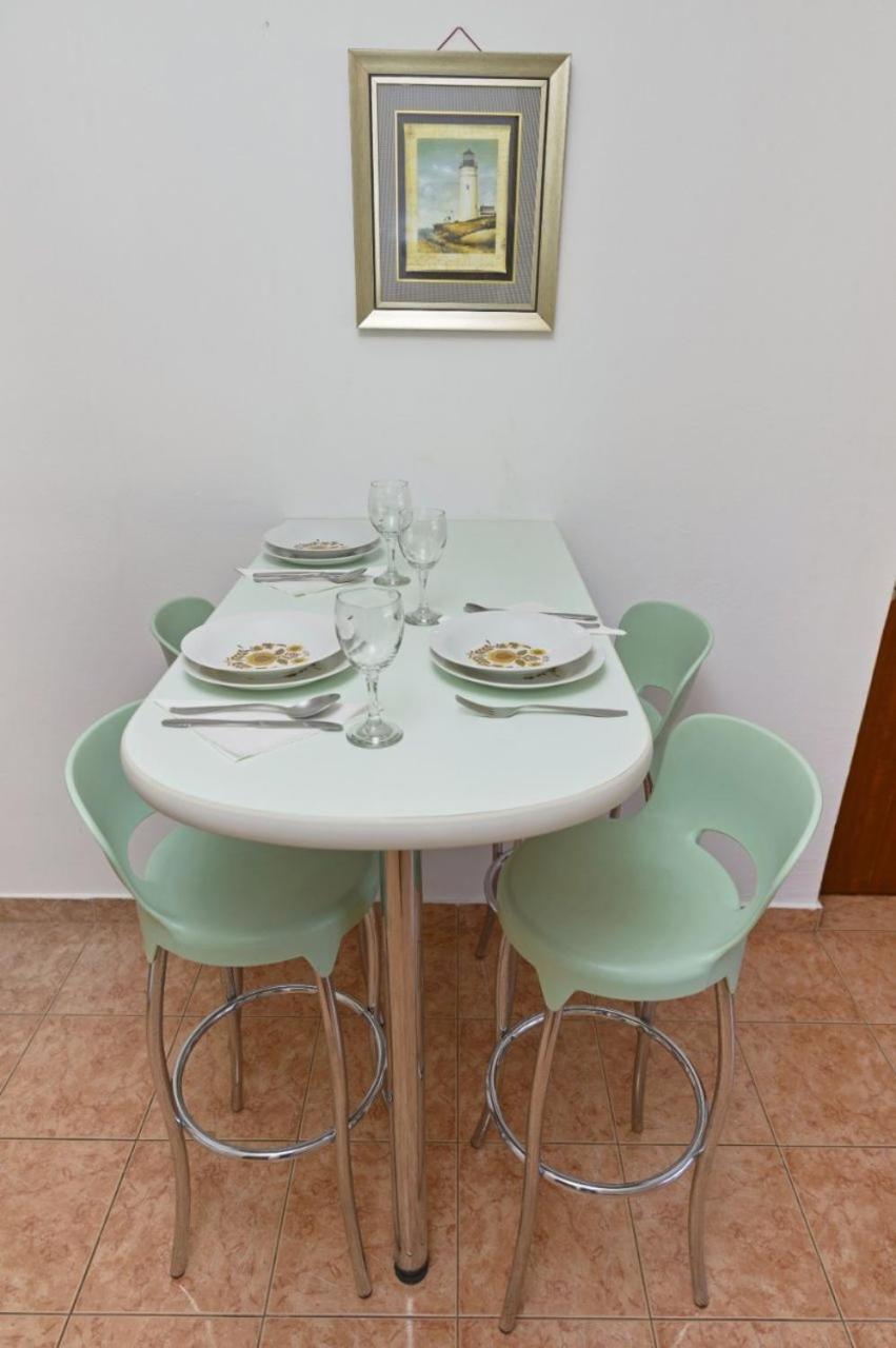 Apartments Ive - With Sea View Тисно Екстериор снимка