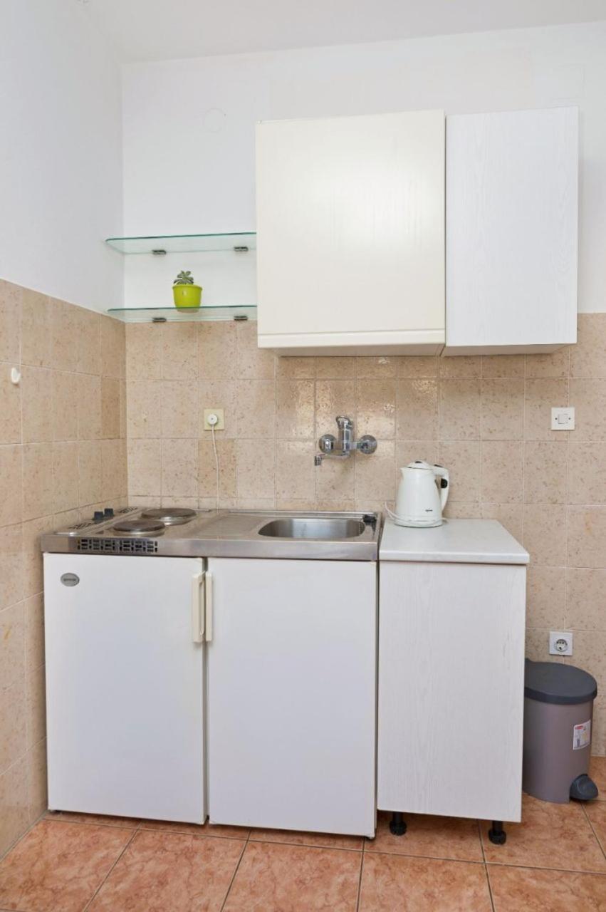 Apartments Ive - With Sea View Тисно Екстериор снимка