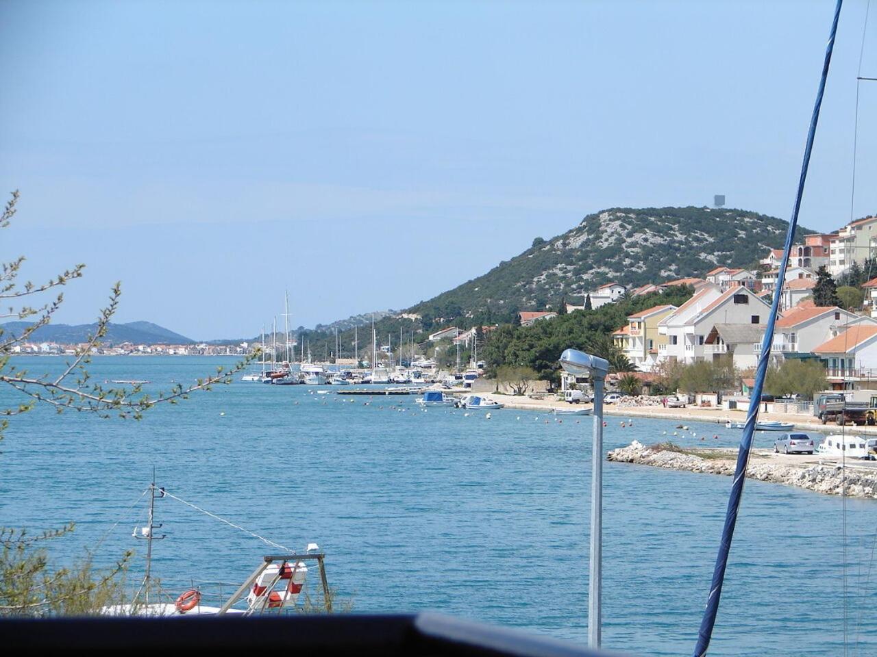 Apartments Ive - With Sea View Тисно Екстериор снимка