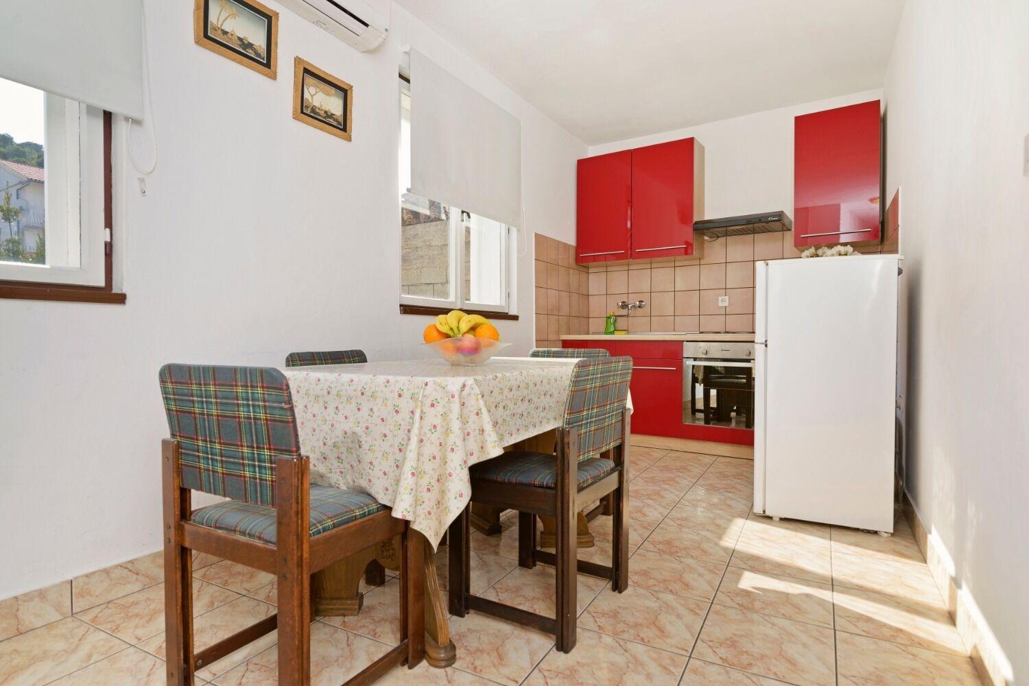 Apartments Ive - With Sea View Тисно Екстериор снимка