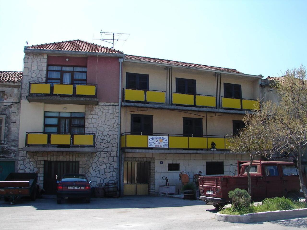 Apartments Ive - With Sea View Тисно Екстериор снимка